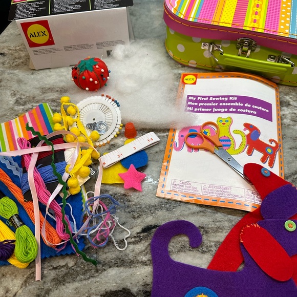 My first sewing kit - Picture 3 of 9